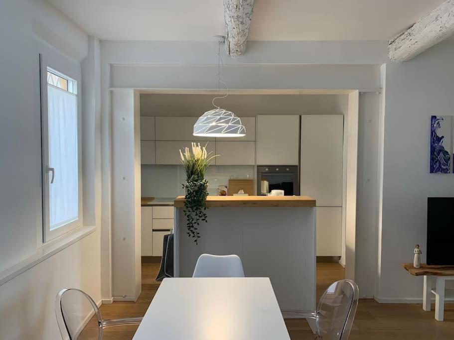 Interno4Home: In Centro Storico Con Posto Auto แฟร์รารา ภายนอก รูปภาพ