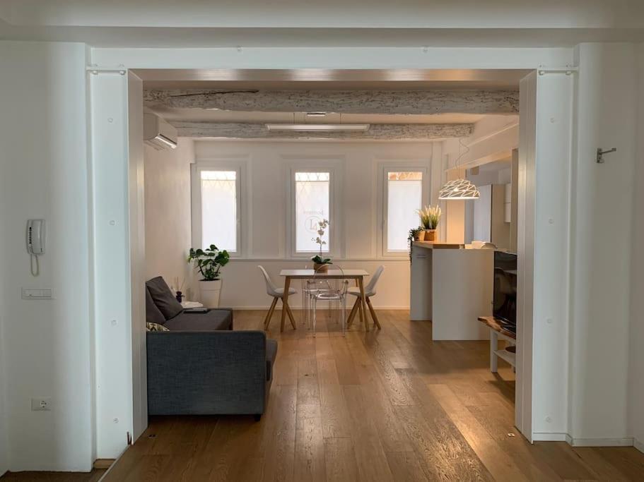 Interno4Home: In Centro Storico Con Posto Auto แฟร์รารา ภายนอก รูปภาพ