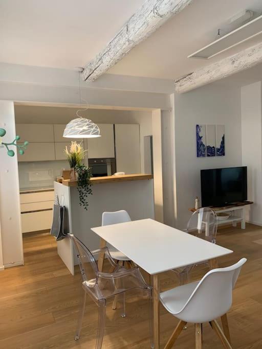 Interno4Home: In Centro Storico Con Posto Auto แฟร์รารา ภายนอก รูปภาพ